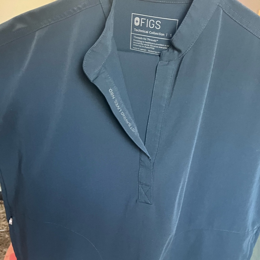 Dark Harbor Figs Set - Small Rafaela scrub top + Small Zamora Joggers